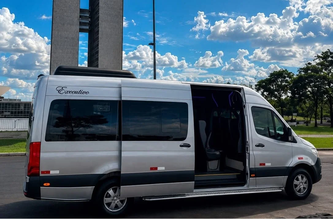 ¿Va al Na Praia Brasília? Contrate Transporte Ejecutivo para su Grupo